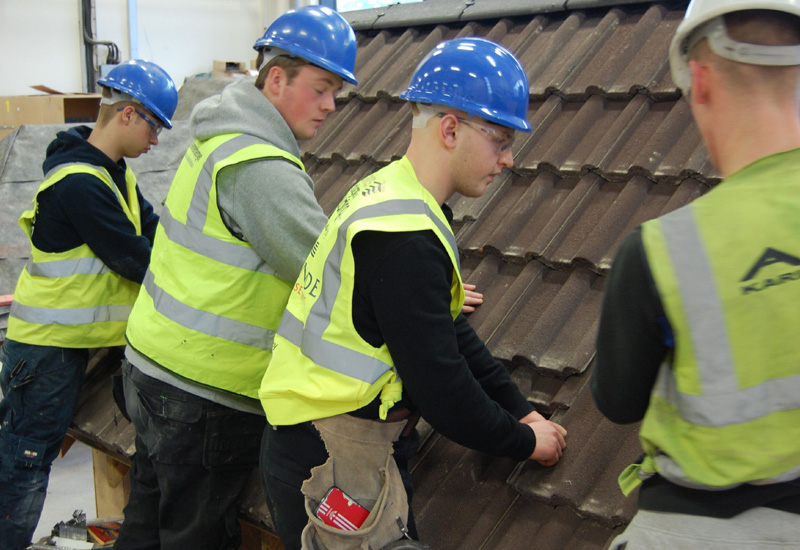 Redland supports skills of roofing students