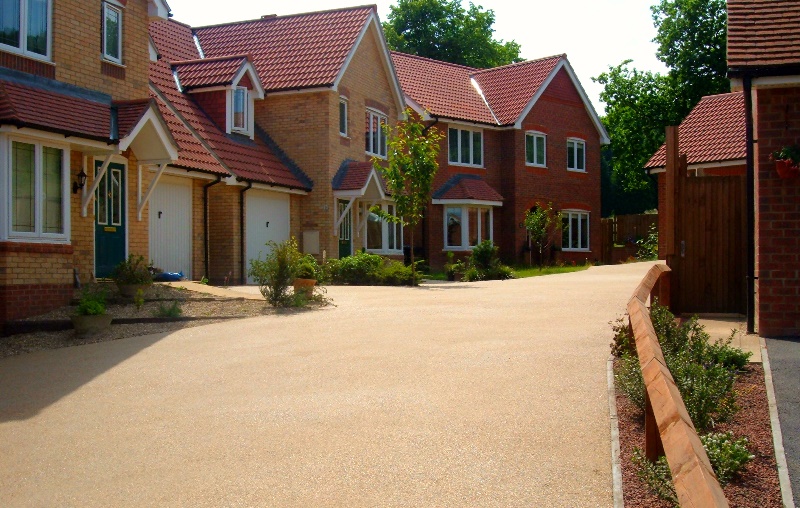 Create a good early impression with resin bound paving