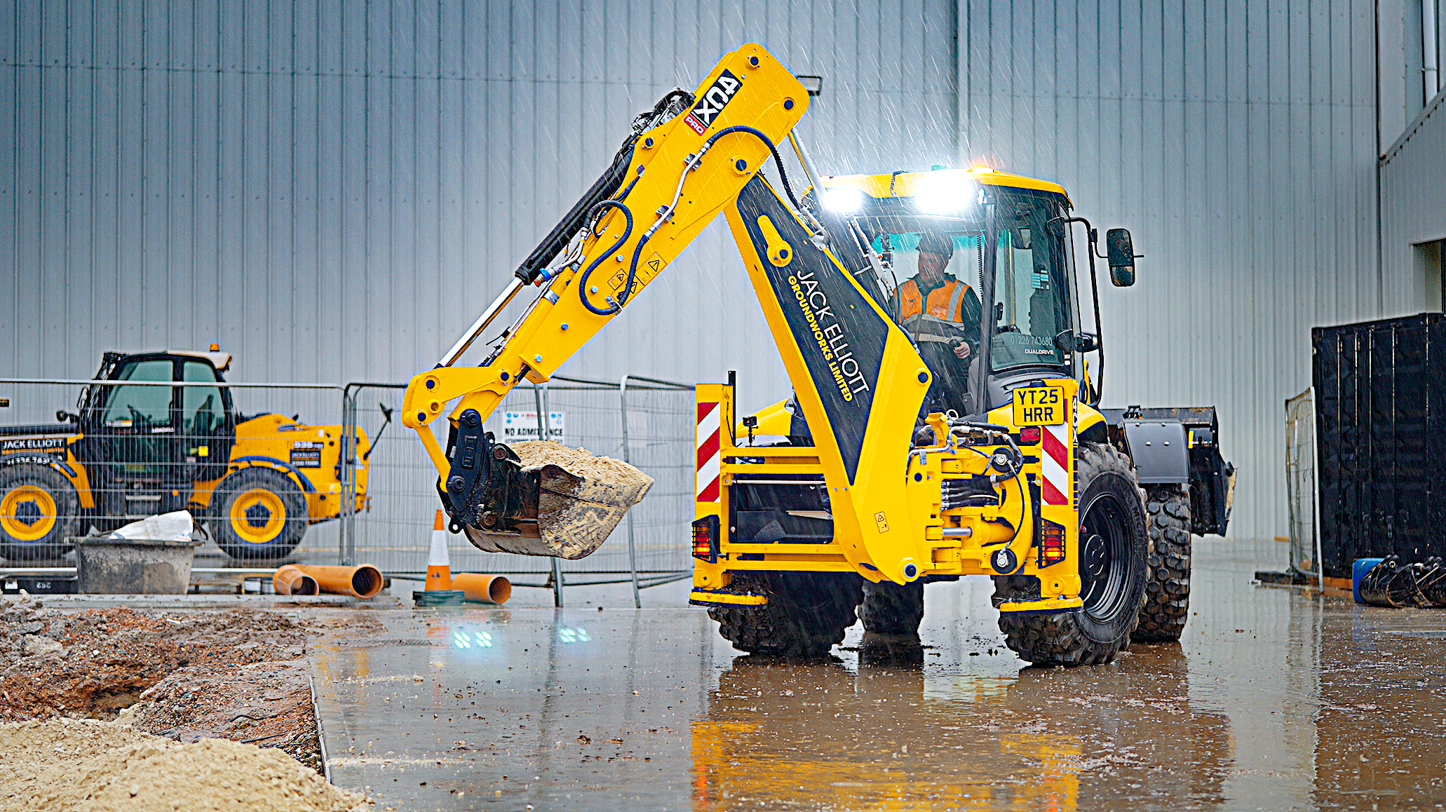 JCB’S DualDrive clocks big time savings on site